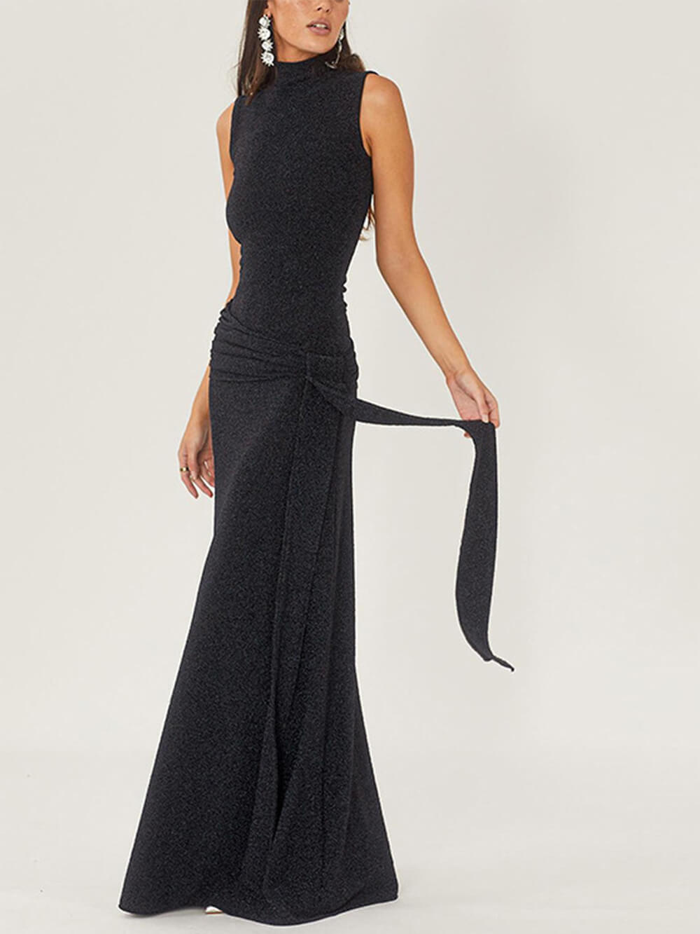 High-Necked Sleeveless Long Dress With Ribbons And Bright Silk - Airnori
